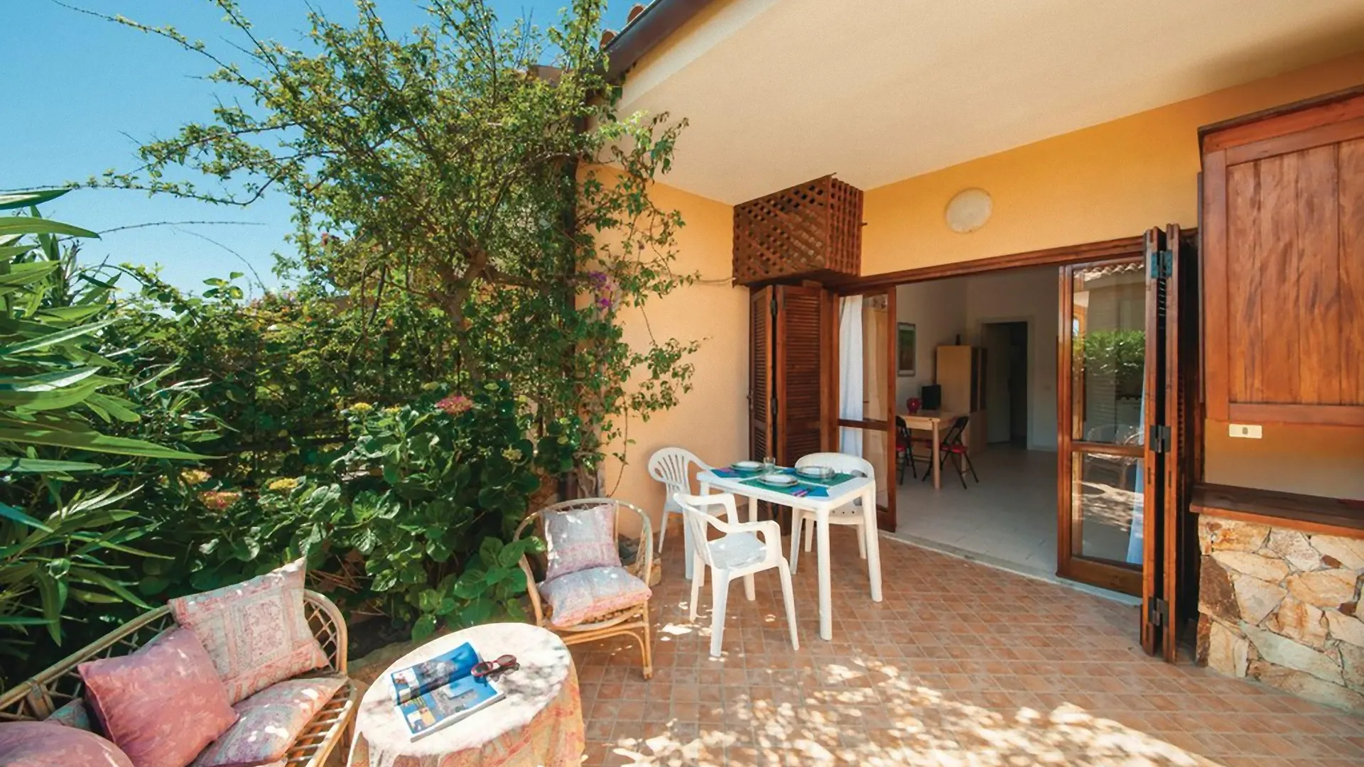 Aparthotel Baia De Bahas - Apartments & Resort Marinella