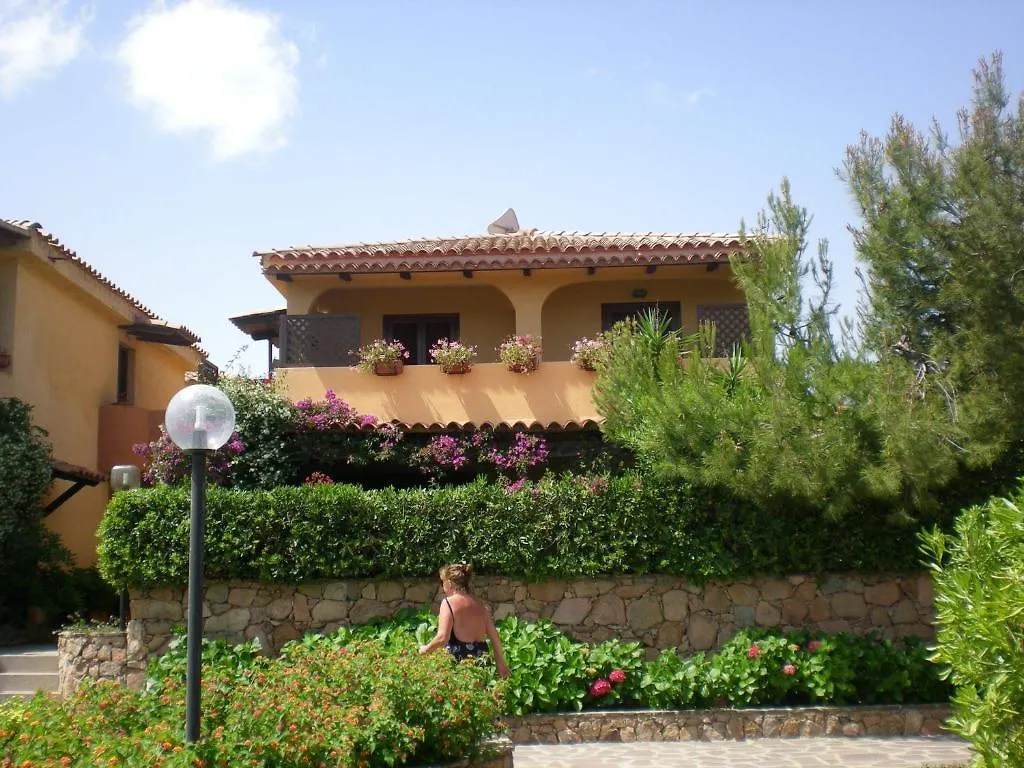 Aparthotel Baia De Bahas - Apartments & Resort Marinella